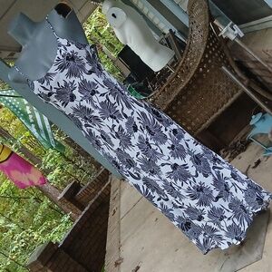 NWT Amorose',Black and White‎ Floral Maxi Dress W Spagetti Straps. Sz.L